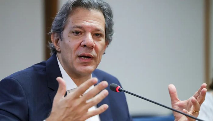  Haddad descarta elevar IOF para conter saída de dólares 